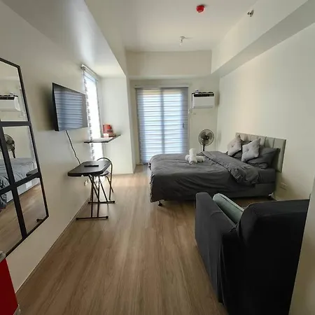 Studio Unit With Balcony At The Median